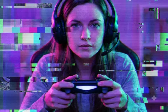 Glitch Art — A beautiful adult female gamer looks directly into the camera., kết quả Gemini.
